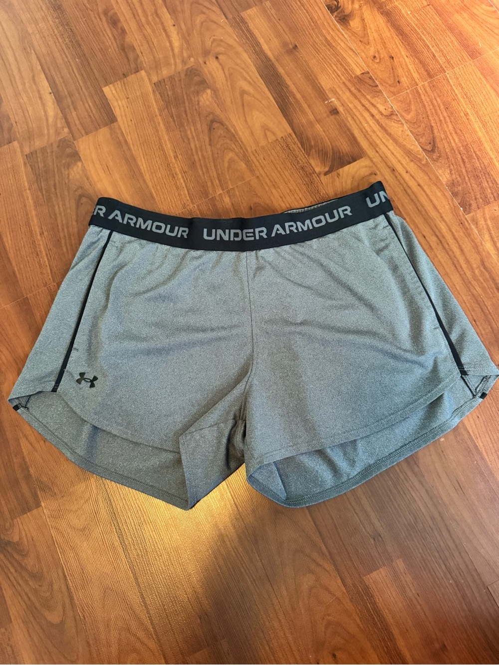 Under Armour Play Up Shorts Charcoal Heather Grey Black Trim Women’s Medium